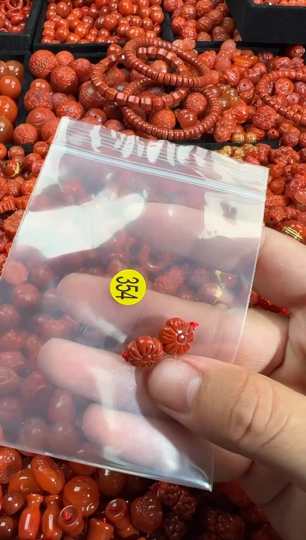 南红玛瑙未镶嵌颈饰1