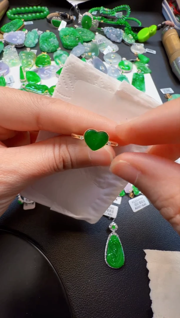 【闪购商品】翡翠戒指18K金镶嵌1380元