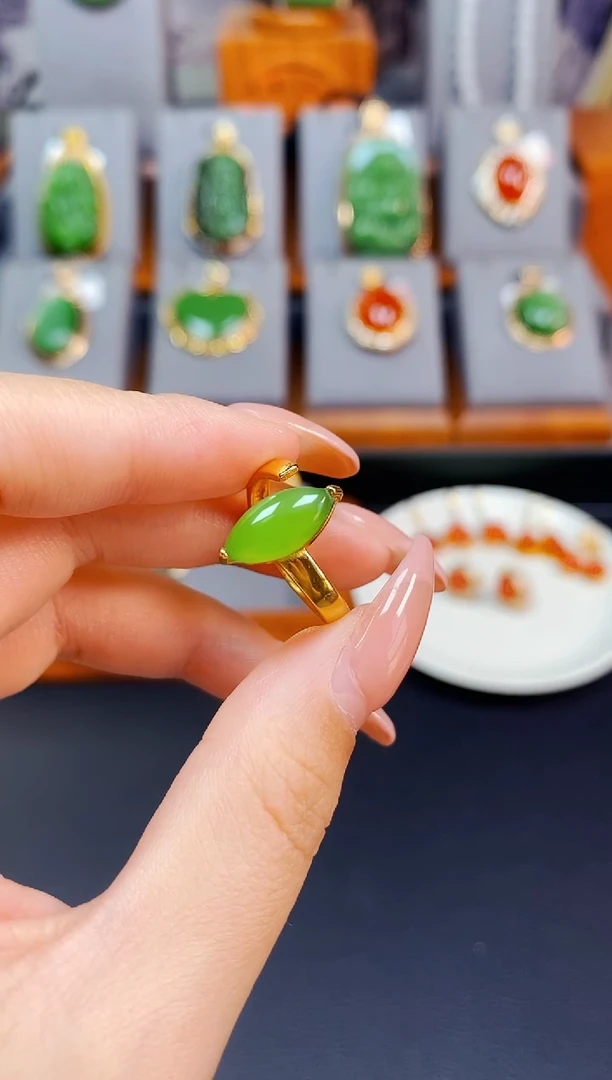 银S925镶嵌戒指和田玉冰猫戒指