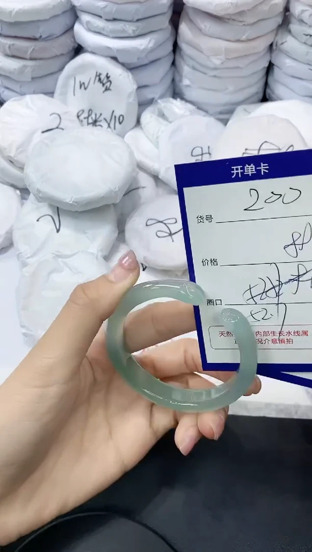 玛瑙/玉髓手镯未镶嵌200