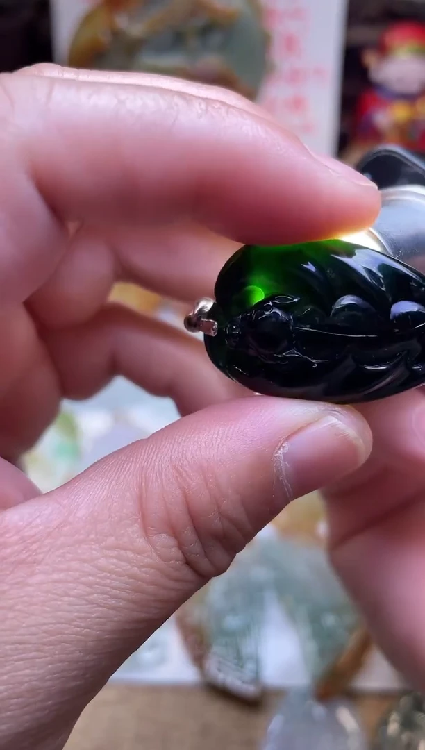 颈饰未镶嵌翡翠蝙蝠