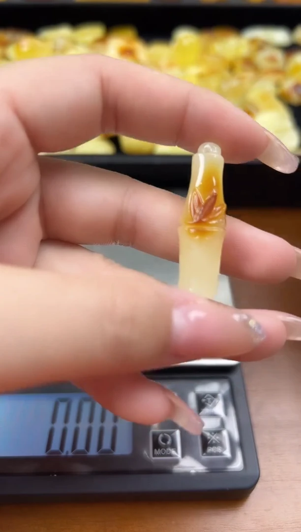 未镶嵌蜜蜡裸石琥珀蜜蜡吊坠