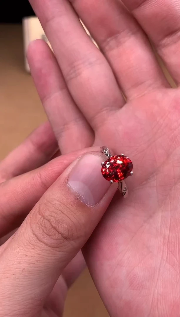 银S925镶嵌戒指红色碧玺2222