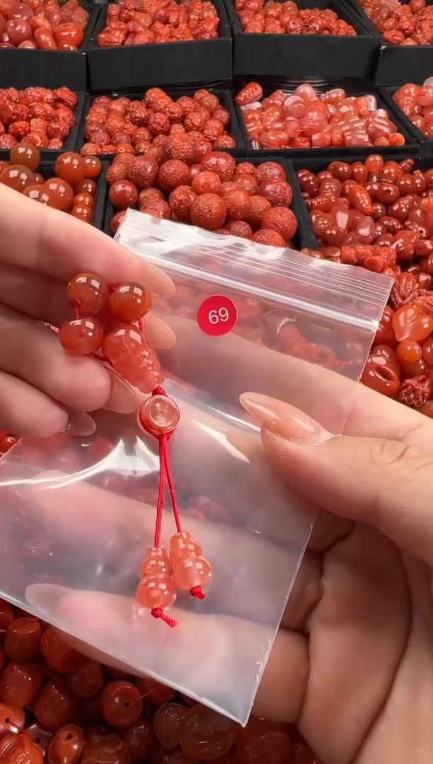 南红玛瑙未镶嵌颈饰1