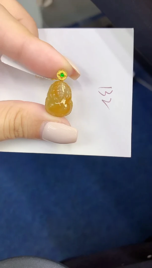 颈饰18K金镶嵌翡翠缅甸天然翡翠A货