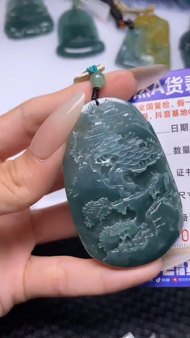 颈饰未镶嵌翡翠