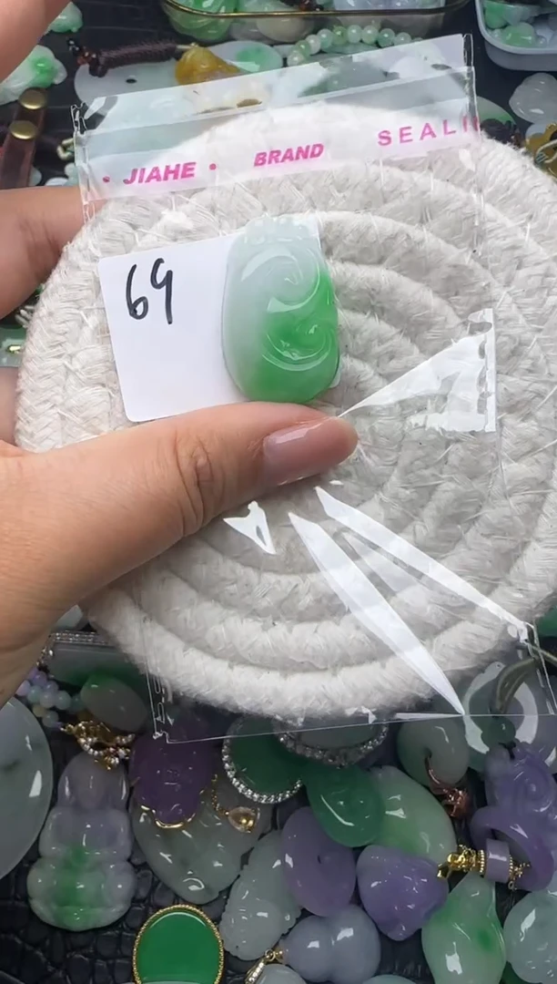 颈饰未镶嵌翡翠缅甸翡翠吊坠