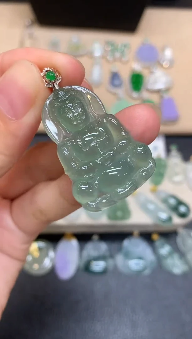 颈饰18K金镶嵌翡翠观音【无服务费
