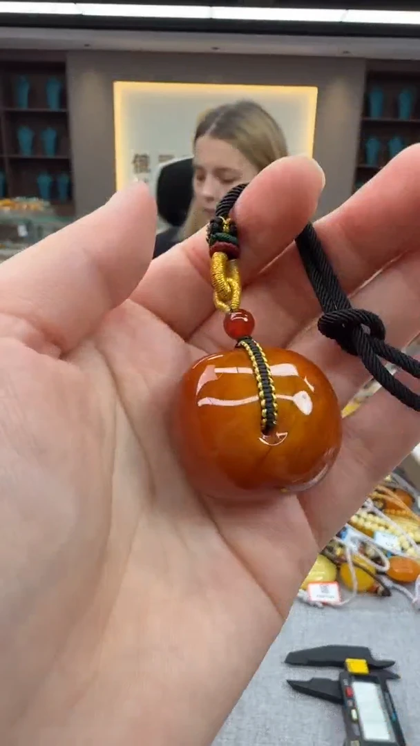 琥珀颈饰未镶嵌267号秒拍 假一罚三