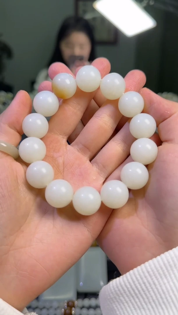 未镶嵌和田玉挂件新疆和田玉卡16金山白玉微包容