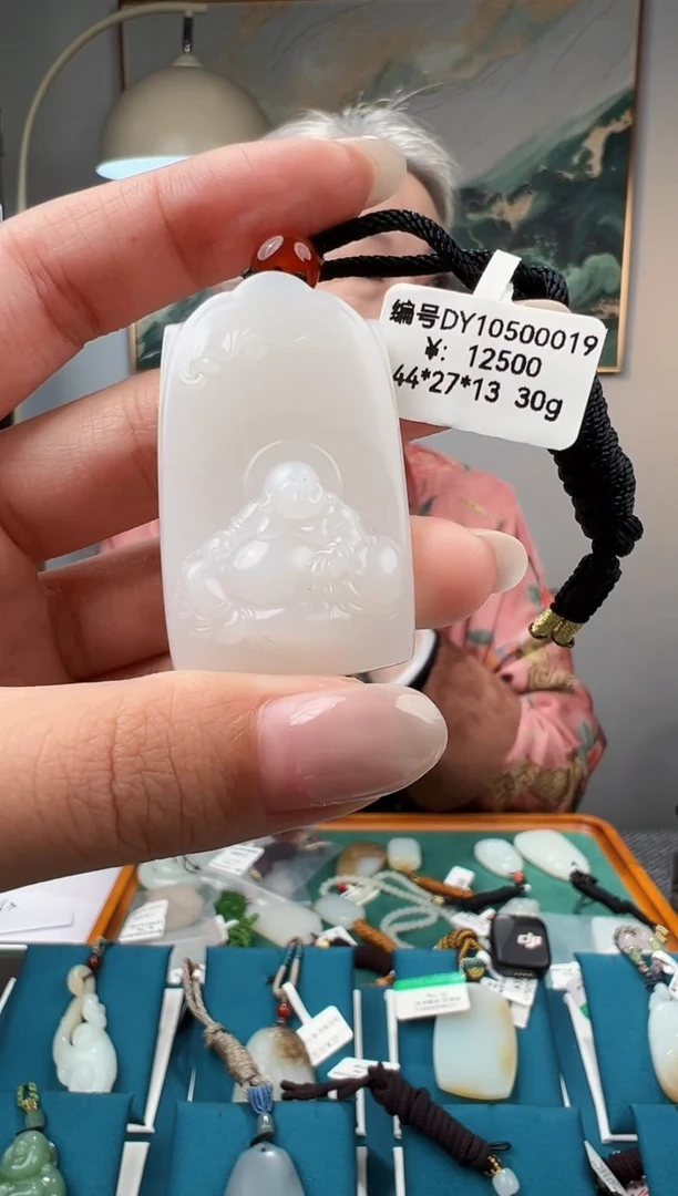 颈饰未镶嵌和田玉吊坠  DY