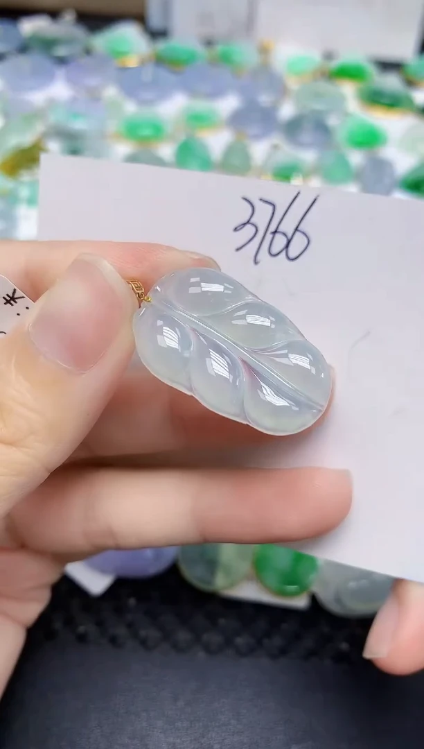 翡翠18K金镶嵌颈饰天然缅甸翡翠A货