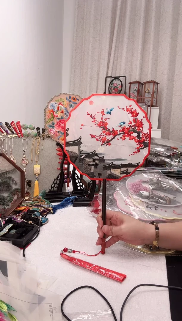扇子苏绣作品手工团扇
