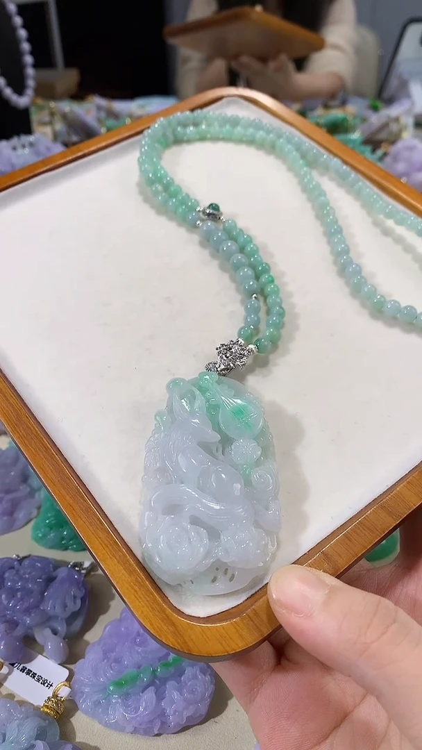 颈饰未镶嵌翡翠吊坠