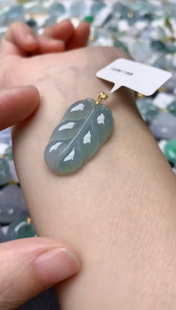 颈饰18K金镶嵌翡翠天然缅甸A货翡翠