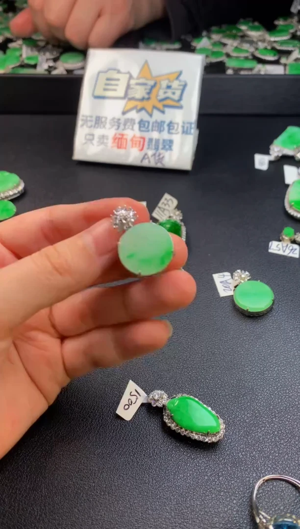 【闪购商品】翡翠颈饰银S925镶嵌翡翠