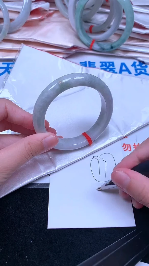 未镶嵌手镯翡翠.