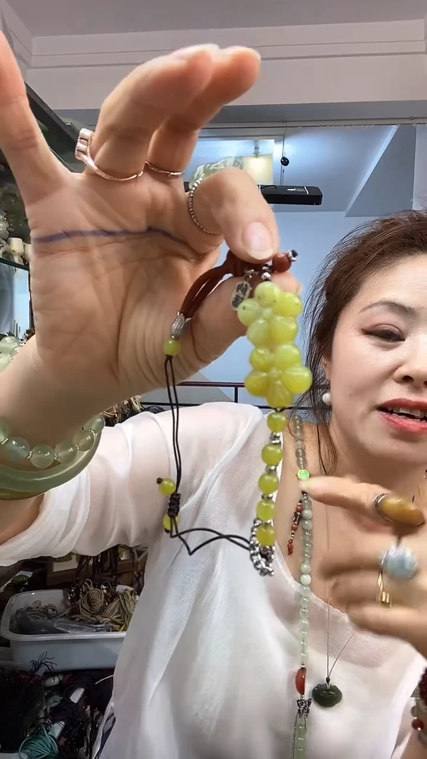 蛇纹石玉未镶嵌手串多样性发货其中之一暇