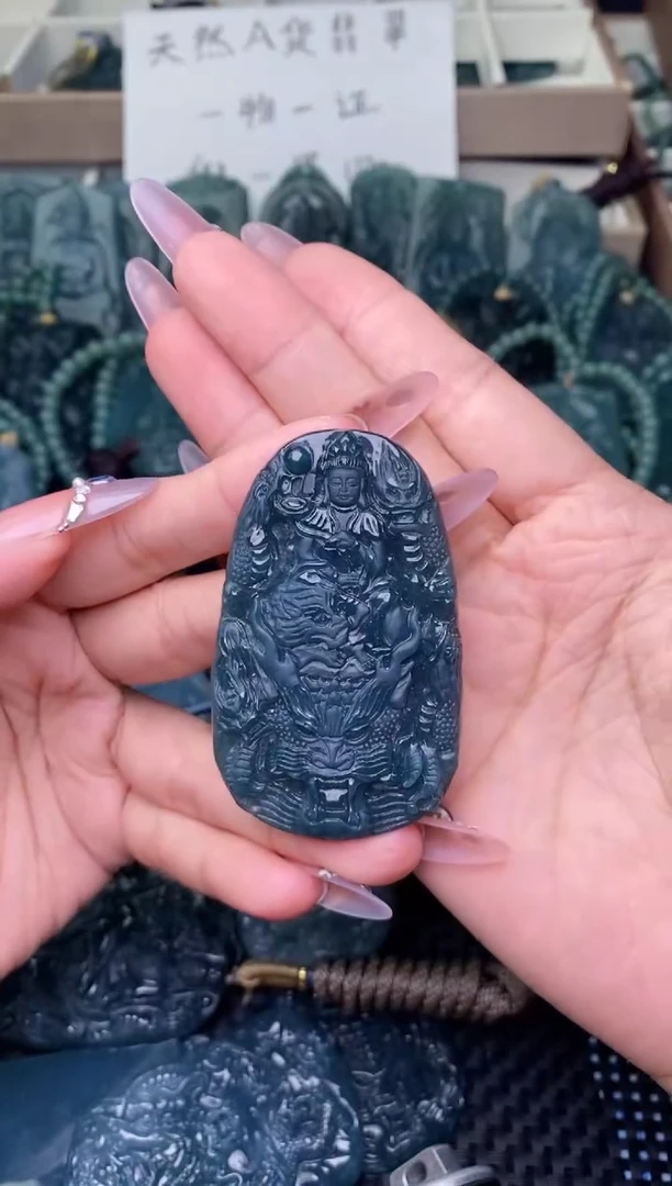 翡翠未镶嵌颈饰