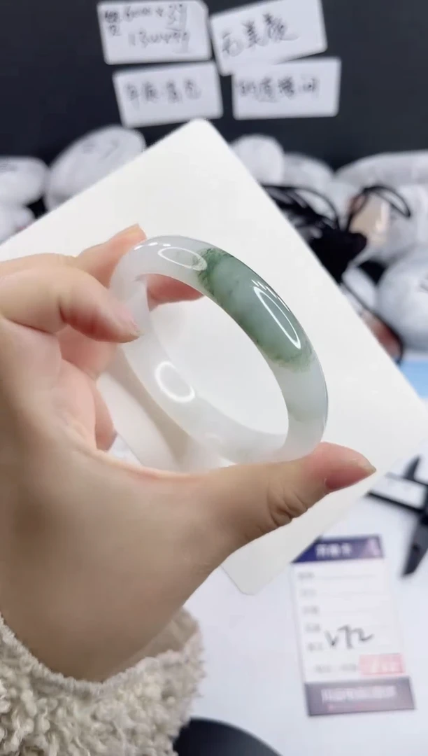 未镶嵌手镯石英质玉多样性发货V72