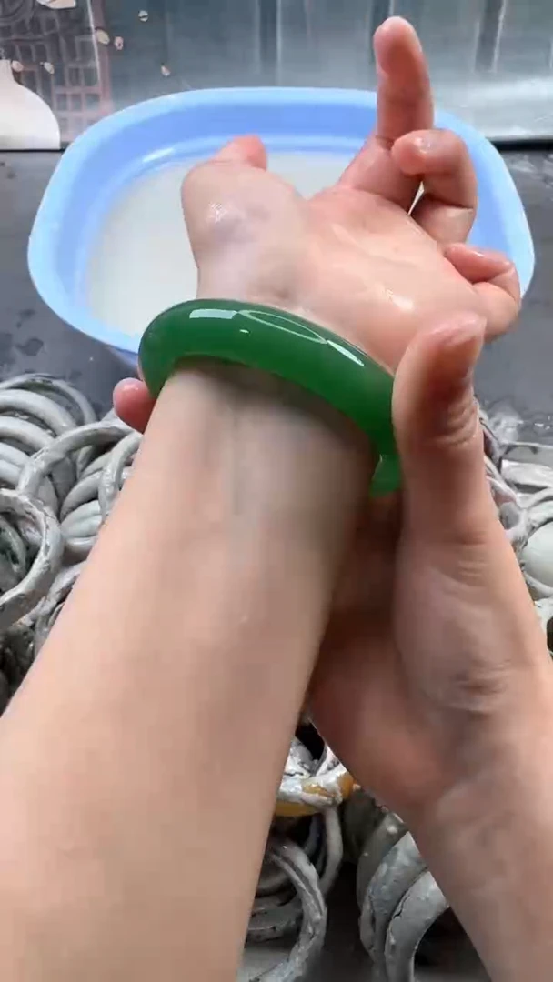 【闪购商品】石英质玉手镯未镶嵌27