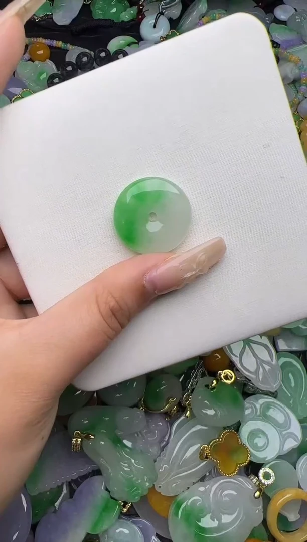 翡翠未镶嵌颈饰天然缅甸翡翠吊坠