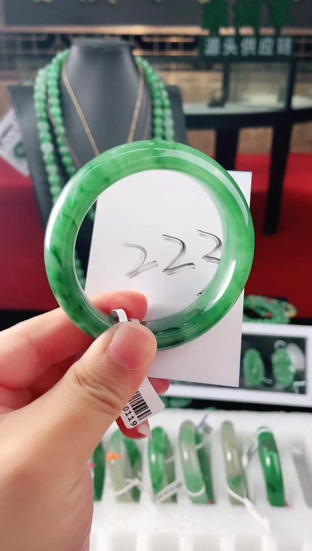 未镶嵌手镯石英质玉（非洲翠）微瑕介意勿拍
