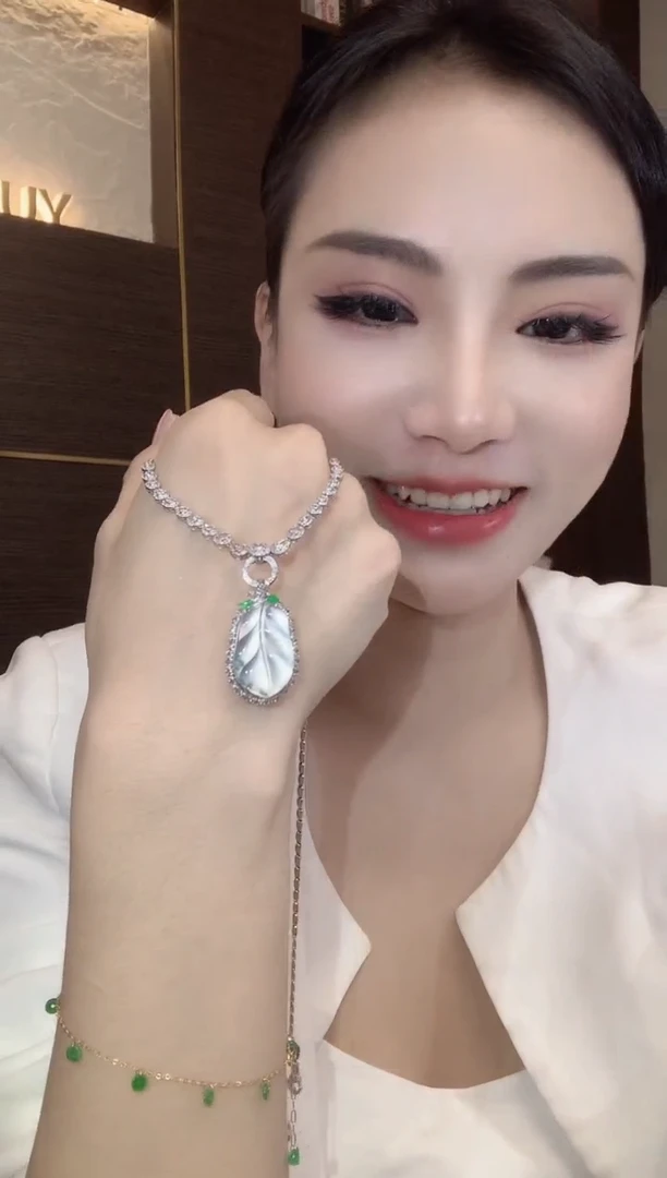 吊坠(不含链)18K金镶嵌翡翠A101