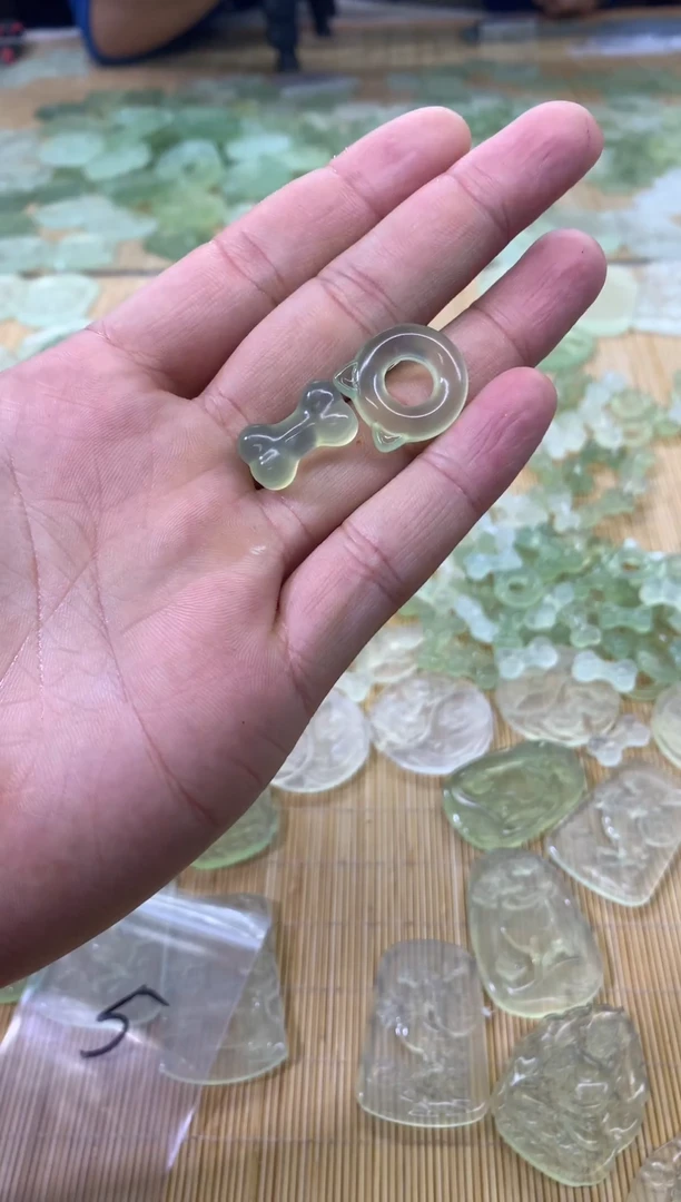 未镶嵌蛇纹石玉颈饰笑*猫圈6