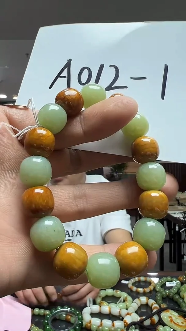 未镶嵌手串透闪石质玉T****r多样性发货其中发一