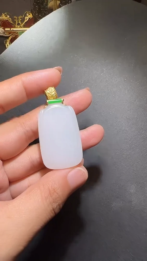 颈饰18K金镶嵌和田玉和田无事牌吊坠