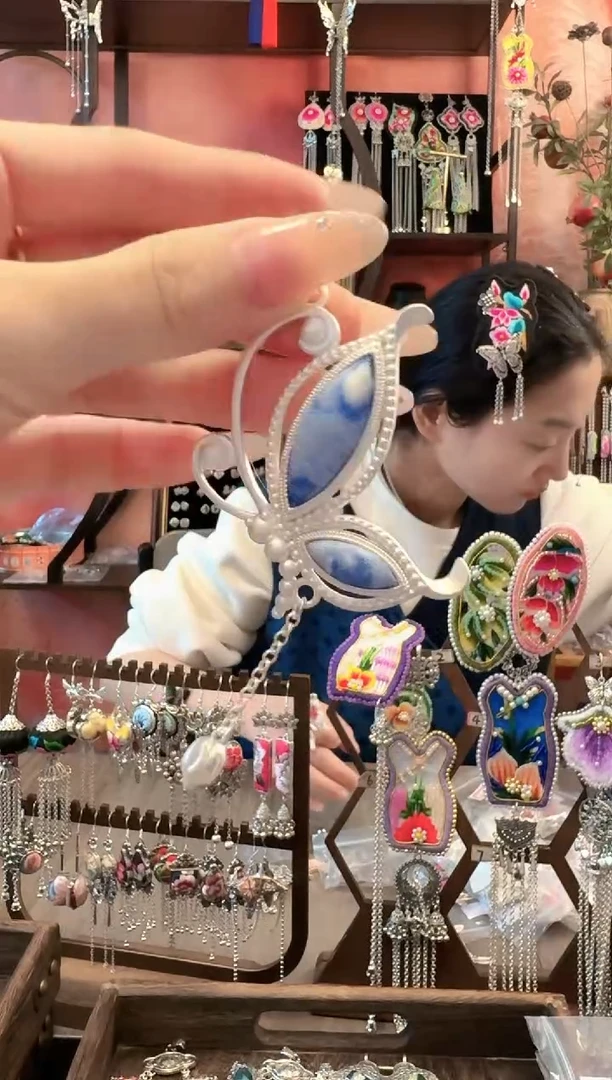 织绣云织谣民族风精美饰品 159