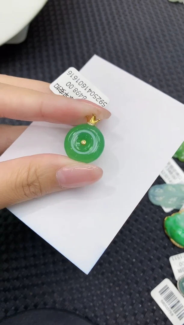 翡翠18K金镶嵌颈饰111111111