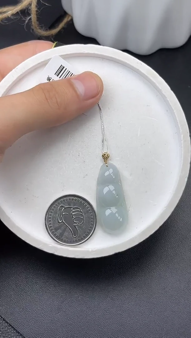 翡翠18K金镶嵌颈饰YM288豆子