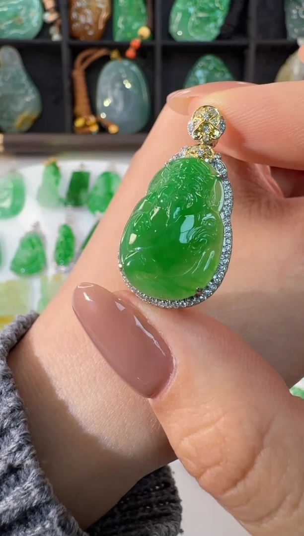 颈饰18K金镶嵌翡翠缅甸A货翡翠