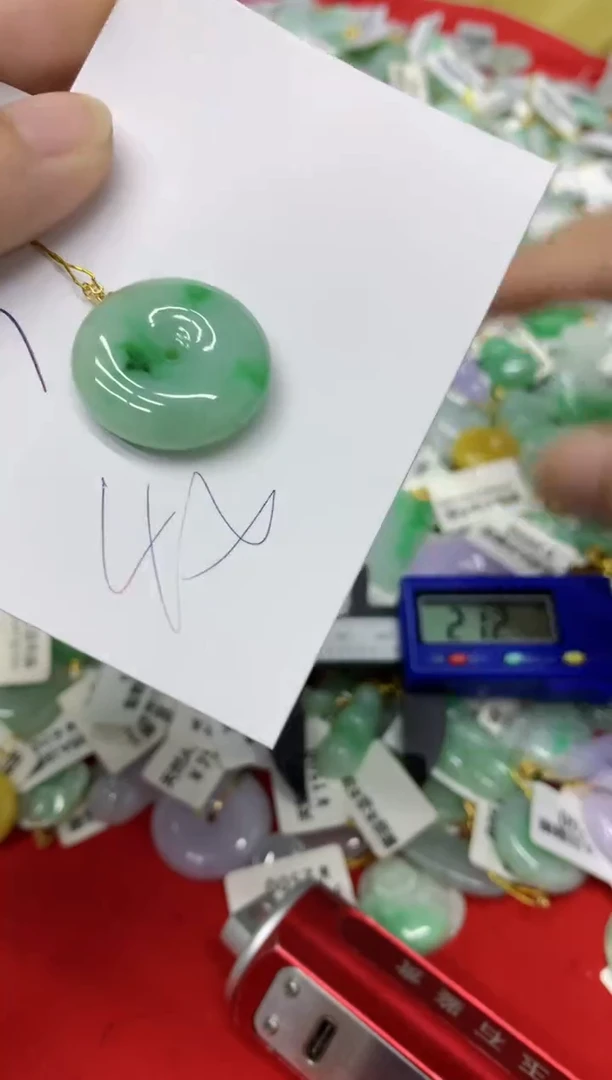 翡翠18K金镶嵌颈饰翡翠