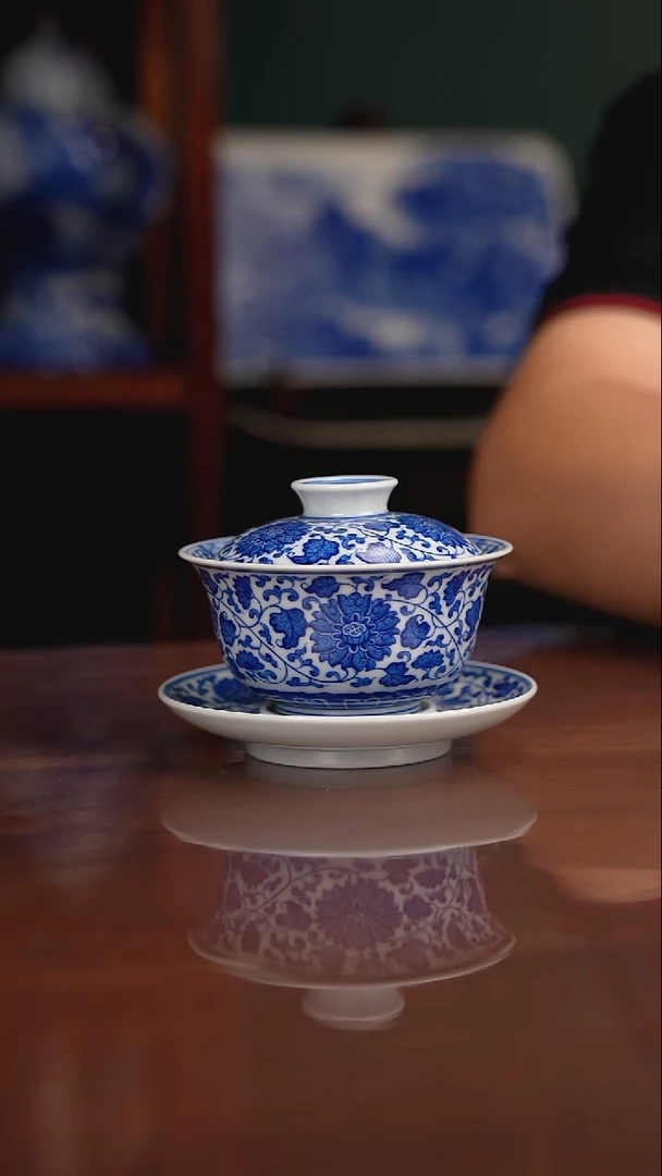 晓月窑青花缠枝盖碗