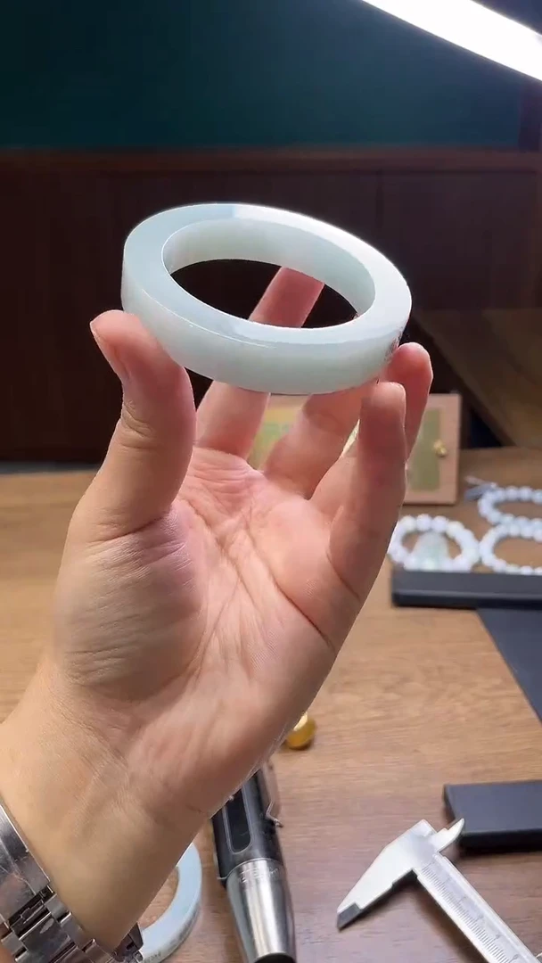 未镶嵌手镯定制翡翠小*色定制