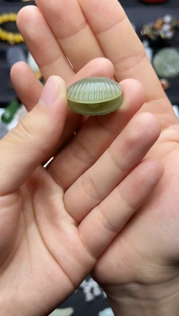 颈饰未镶嵌和田玉扇贝吊坠06