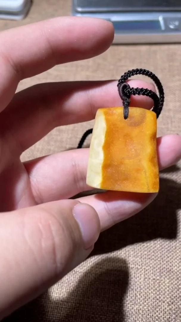 【闪购商品】蜜蜡裸石未镶嵌挂件22240807-04