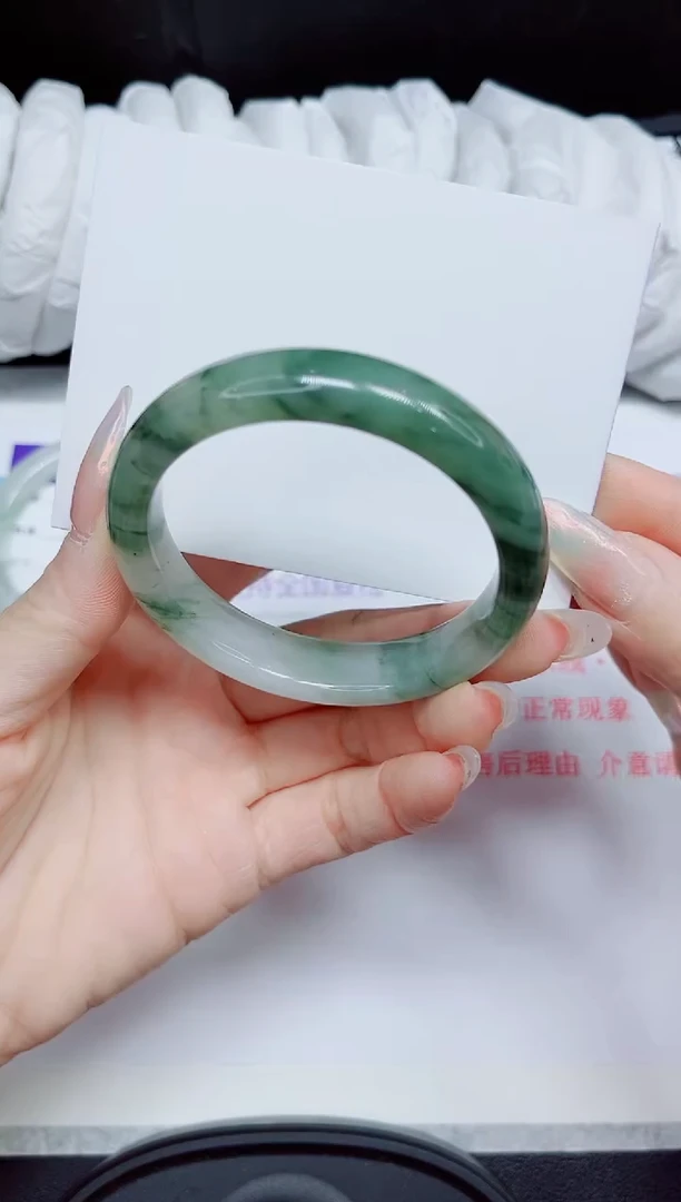 石英质玉手镯未镶嵌17.