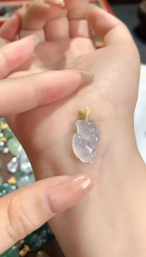 颈饰18K金镶嵌翡翠2025111701