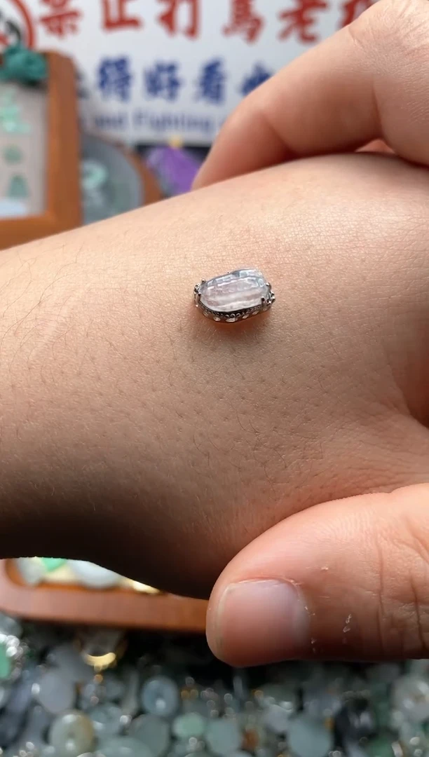 【闪购商品】翡翠颈饰未镶嵌哥哥