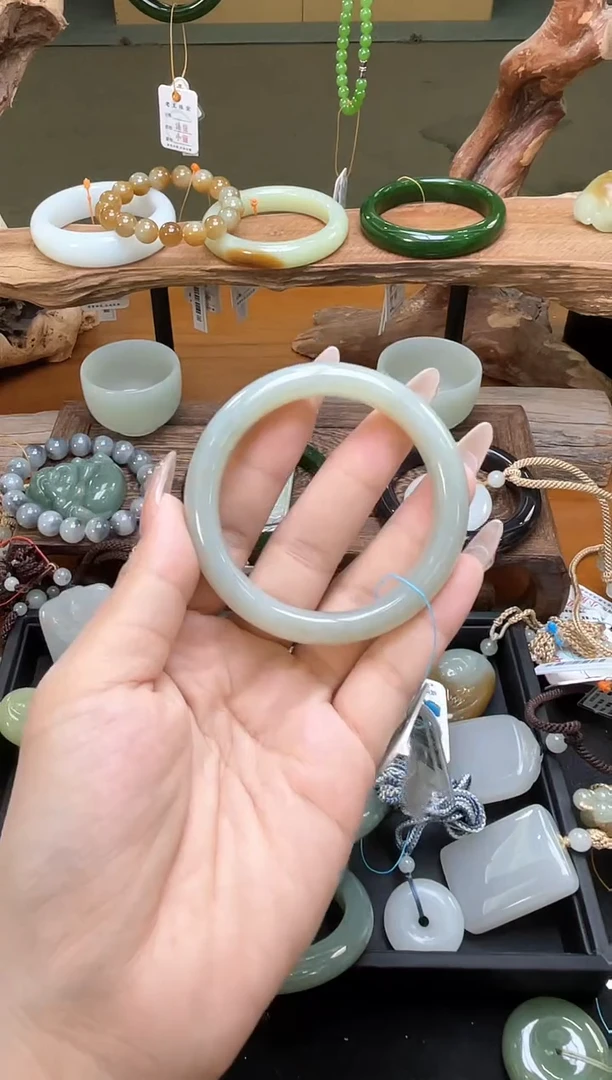 未镶嵌手镯和田玉且末青白 53圈 9009943