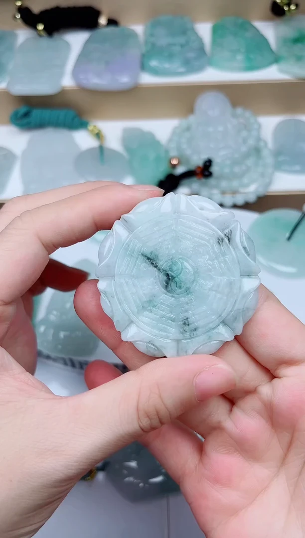 翡翠未镶嵌颈饰