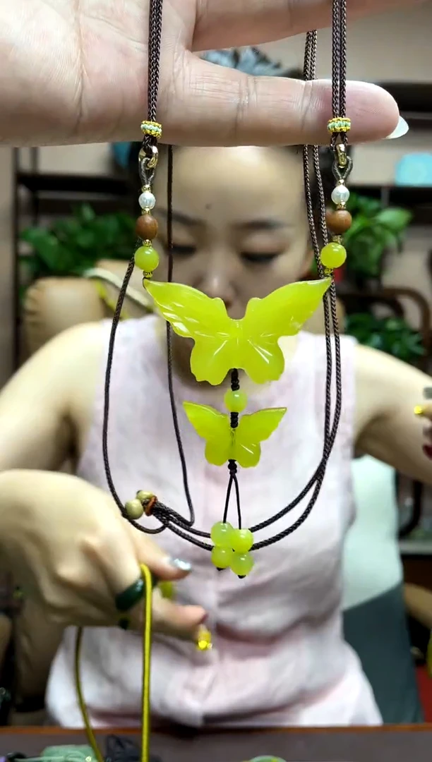 岫玉未镶嵌吊坠·