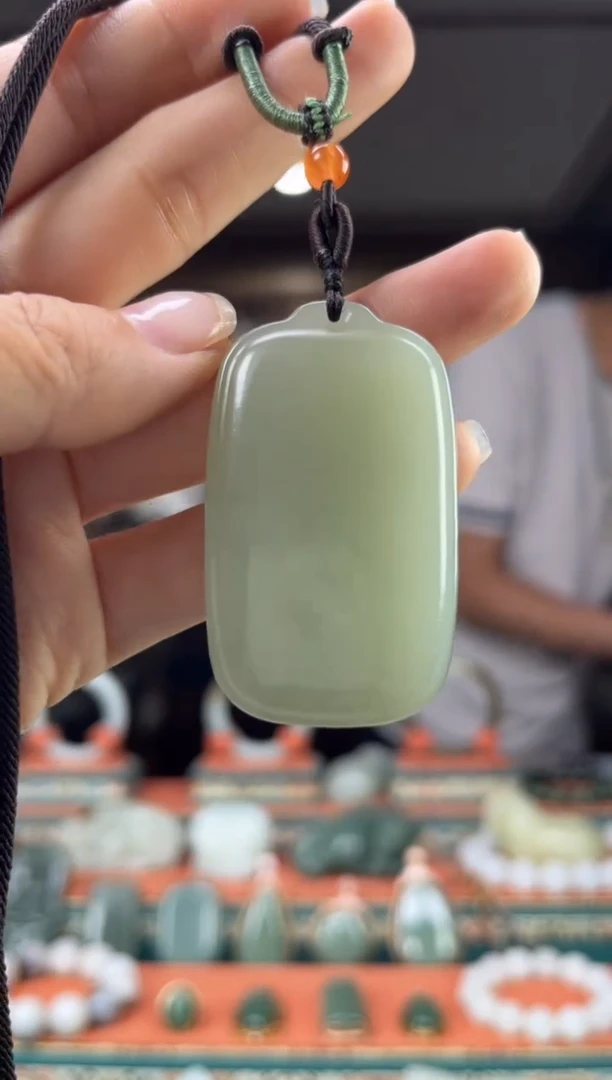 和田玉未镶嵌颈饰佩佩