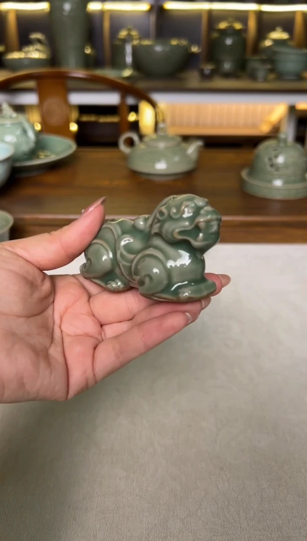 陶瓷耀州窑秘色貔貅茶宠摆件一个
