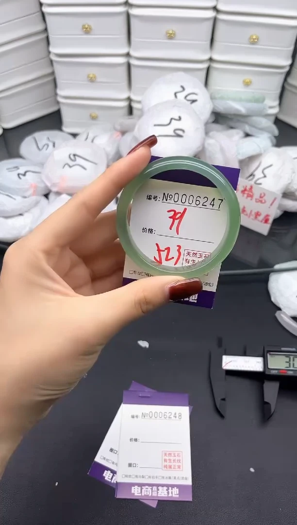 玛瑙/玉髓手镯未镶嵌6247
