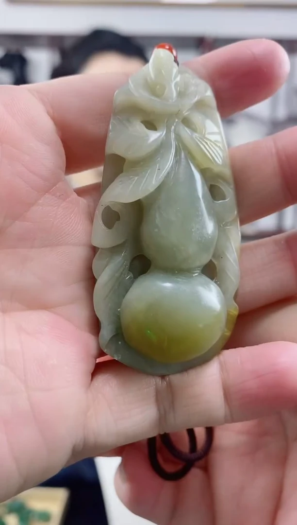 未镶嵌岫玉颈饰1